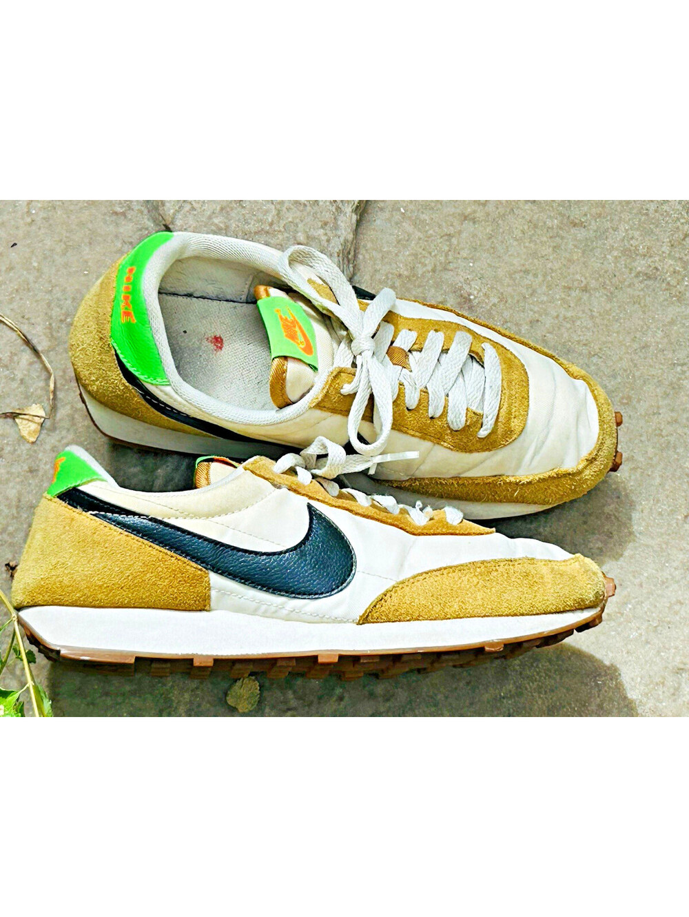 Nike Daybreak Low Top Lace-Up Sneakers Wheat/Phantom Green/Black US 8.5